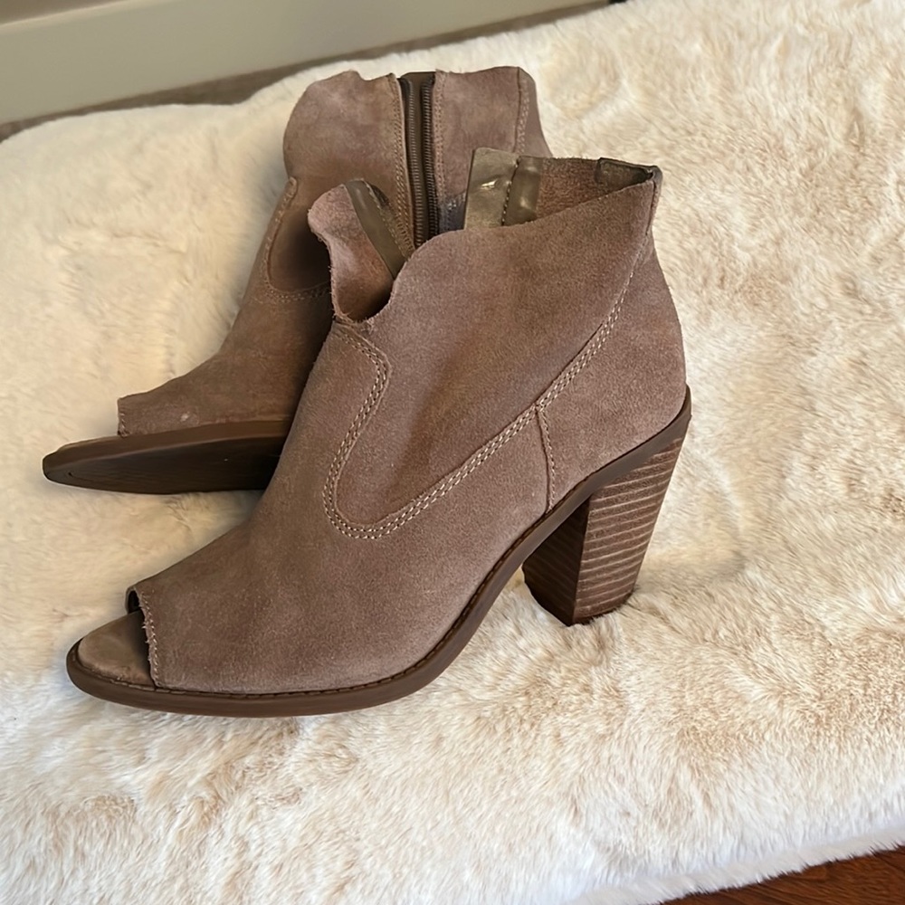 Jessica simpson peep toe booties
